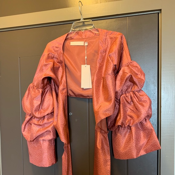 Keepsake Medium Set in Stone top w/Ruffles - Picture 2 of 8